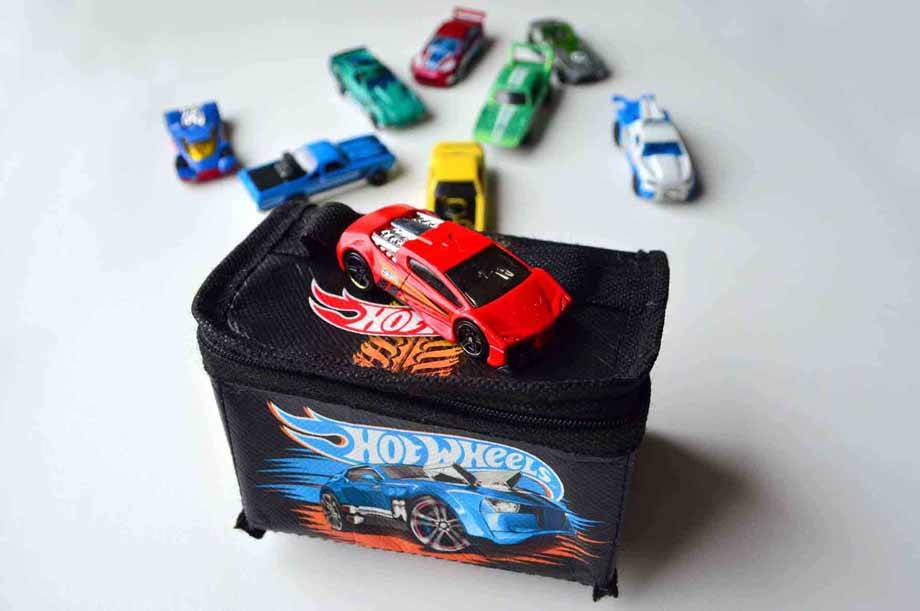 100 CAR STORAGE CARRYING CASE price includes 20 new Loose Matchbox
